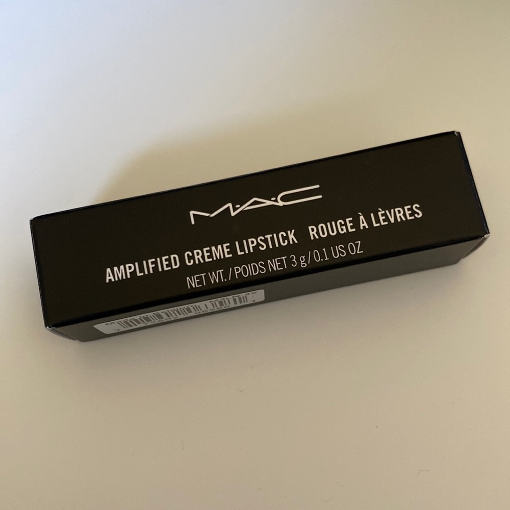 MAC amplified crème lipstick SHADE: CHATTERBOX